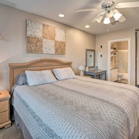 Walk to Beach: Lake Havasu Condo w/ Pool Access
