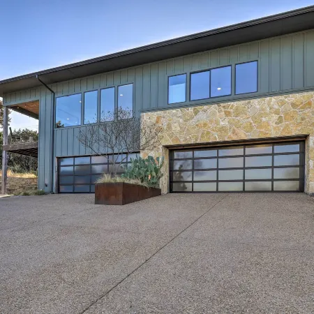 Entire Home w/ Lake Granbury Views + Game Room!