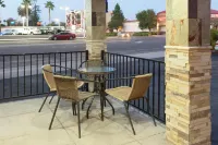Travelodge by Wyndham El Cajon - parking