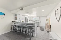 ⛱️ BEACHFRONT CONDO - 4-Sterne