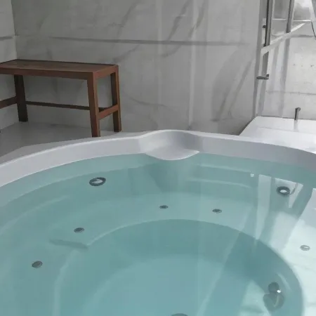 Hotel Block Suites