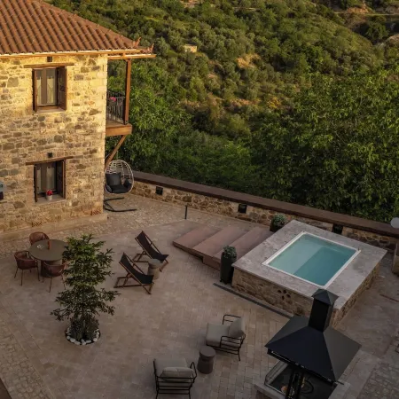 Villa De Madeleine - Stone villa Jacuzzi