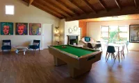 Dolphin Circle B&B - parkir