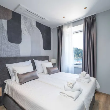 Apartments Villa Royale - Premium One Bedroom Apartment with Sea View