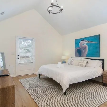 Charleston Oasis with Hot Tub, Mins to Dtwn