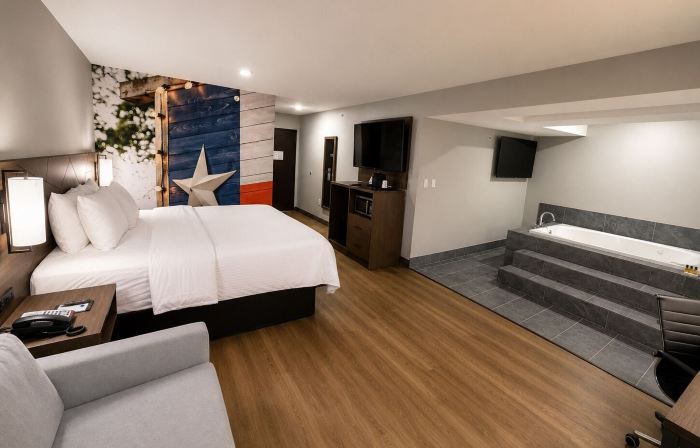 Clarion Pointe Addison Dallas North