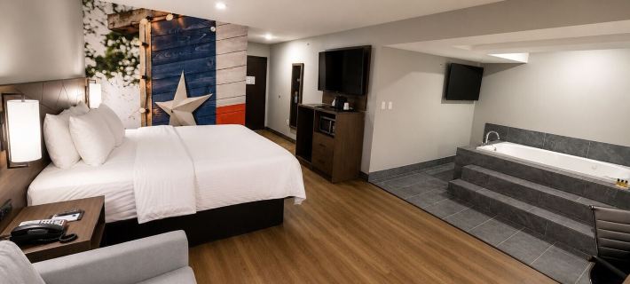 Clarion Pointe Addison Dallas North アディスンのホテル