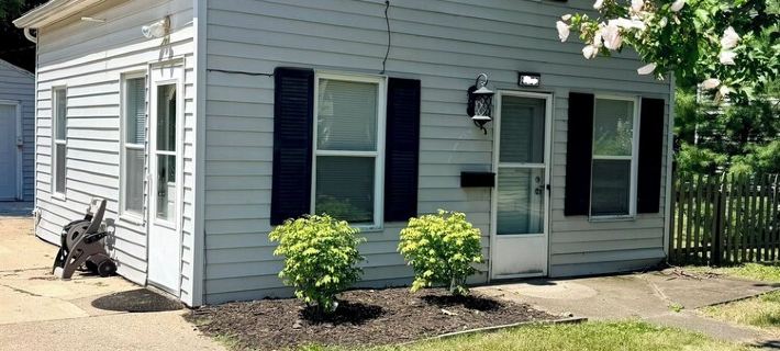 Cozy Lansing Loft - Pet Friendly - Near MSU โรงแรมในแลนซิง