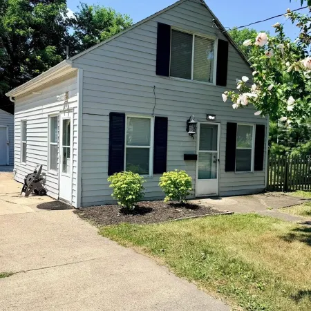 Charming and Cozy Lansing Loft Home