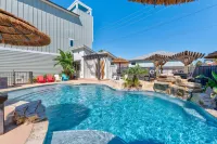 Spacious Townhouse Walk to Beach Resort Pool - de charme