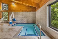AmericInn by Wyndham Albert Lea - Hot Tub