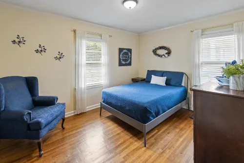 Modern Memphis Retreat - Sleeps 7 - Fireplace - Homestays