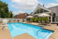 Quality Inn - Pools