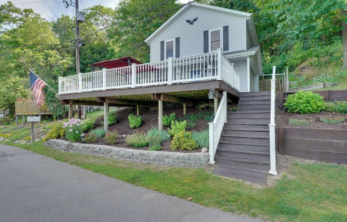 Big Pine Island Lake Cottage w/ Boat Dock & Kayaks