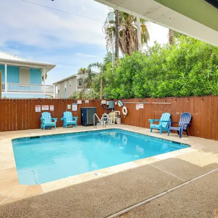 Steps to Beach: Oceanside Townhome w/ Heated Pool