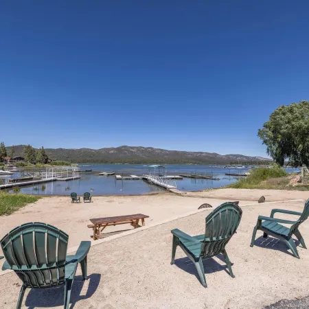 Big Bear Lake Front Lodge