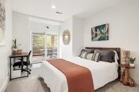 6Br Mountain Retreat • Pool • Walk to Pearl St - balcony