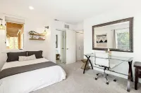 6Br Mountain Retreat • Pool • Walk to Pearl St - balcony