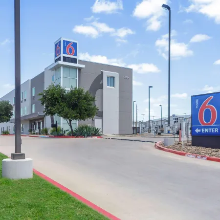 Motel 6 Laredo, TX - Airport