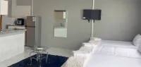 Heavenly Treats 111 self catering apartment - مطابخ