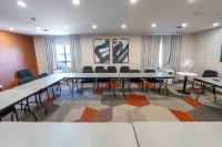 Comfort Suites - 2-Star