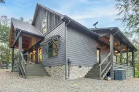Lake Views & Golf Access at Secluded Drasco Lodge - 2-Star