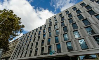 Motel One Köln-Neumarkt