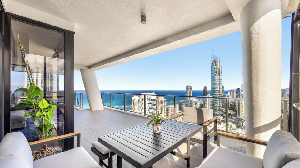 Holiday Holiday Circle on Cavill Apartments