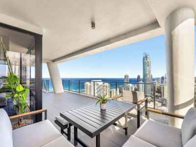 Holiday Holiday Circle on Cavill Apartments