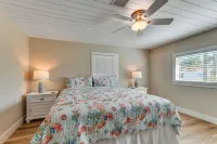 Canal-front Gem w/ Dock & Guest Home in Cortez! - Wifi