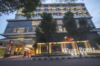 West Point Hotel - Parking