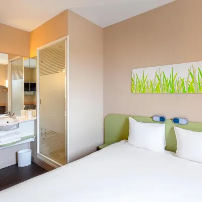 ibis budget London Hounslow Các khách sạn gần Trạm xăng Heston Services M4