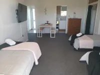 Sunset Court Motel - Pools
