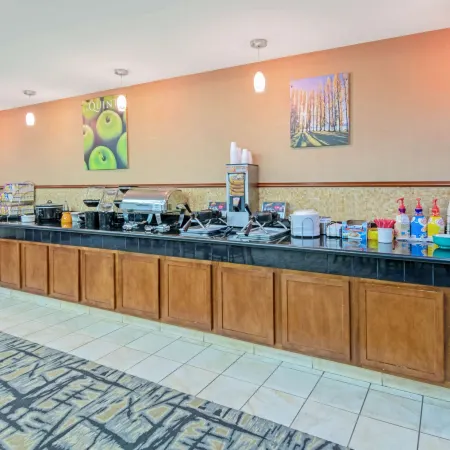La Quinta Inn & Suites by Wyndham Lawton / Fort Sill
