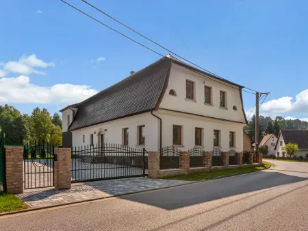 Pool & Wellness Estate Отели в г. Олешніце в Орліцкіх горах