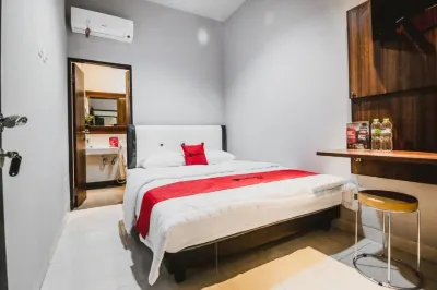 RedDoorz Near Kebon Jeruk Jakarta Hotels in West Jakarta