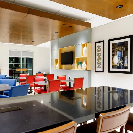 Holiday Inn Express & Suites STURBRIDGE by IHG