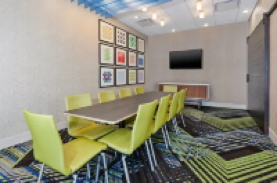 Holiday Inn Express & Suites GRAND RAPIDS AIRPORT - SOUTH by IHG