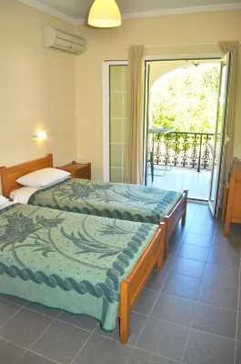 Holiday Apartments "yannis" on Agios Gordios Beach in Corfu