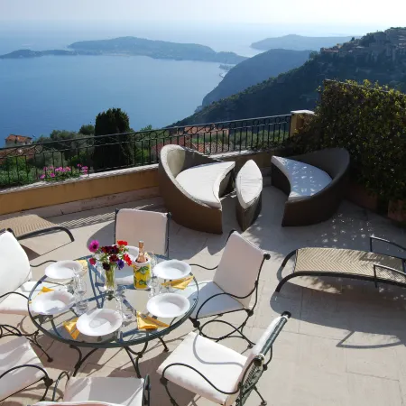 Stunning Penthouse with Panoramic Views of EZE Village and the French Riviera