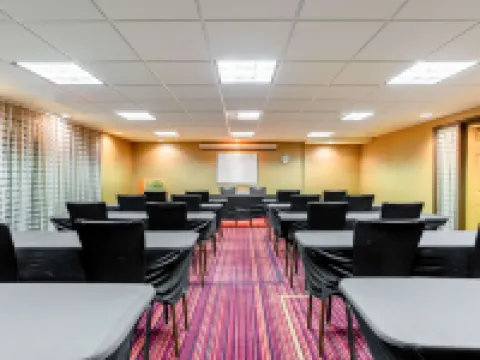 La Quinta Inn & Suites by Wyndham Raleigh Crabtree Hotels in Meredith