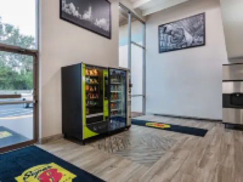 Super 8 by Wyndham Melbourne Hotels in Melbourne