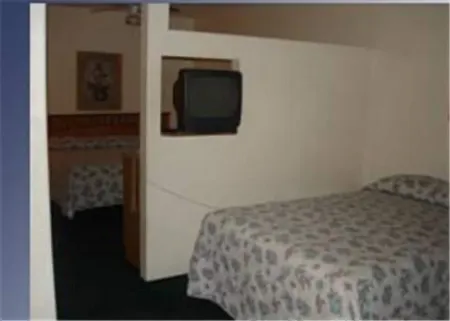 Colonade Motel Suites