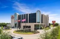 Crowne Plaza Suites Arlington
