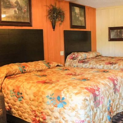 Charles Wesley Motor Lodge Downtown Broken Bow- Hochatown Hotels near Walmart