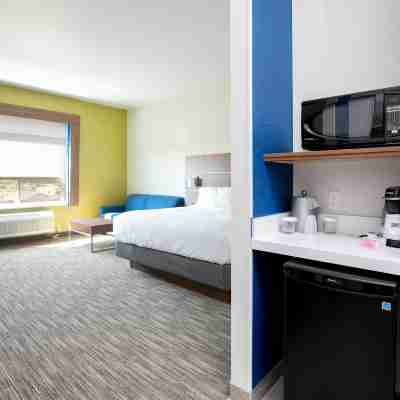 Holiday Inn Express Lethbridge Southeast Rooms
