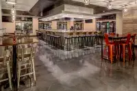 Holiday Inn & Suites WAUSAU-ROTHSCHILD by IHG - bar