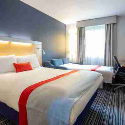 Holiday Inn Express DUNFERMLINE by IHG Rooms