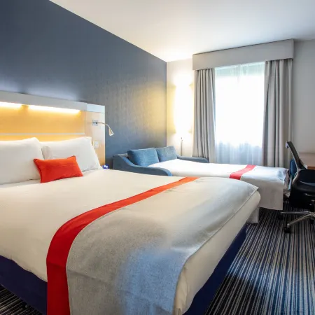 Holiday Inn Express DUNFERMLINE by IHG