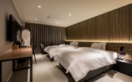 Queen Town Hotel
